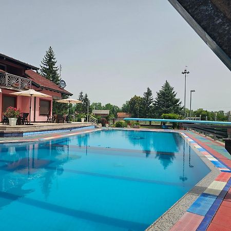 Stevin Ranc Apartamento Bosanska Dubica Exterior foto